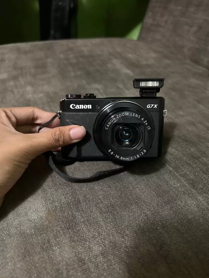 PHP 20,000 Canon G7X Mark II on
