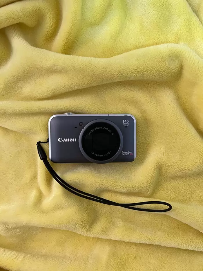 PHP 5,000 Canon Powershot SX220 HS Digital Camera on