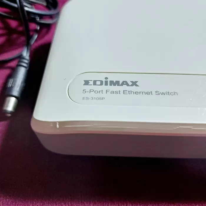 PHP 150 5 Ports 10/100Mbps Desktop Switch EDIMAX ES-3105P on