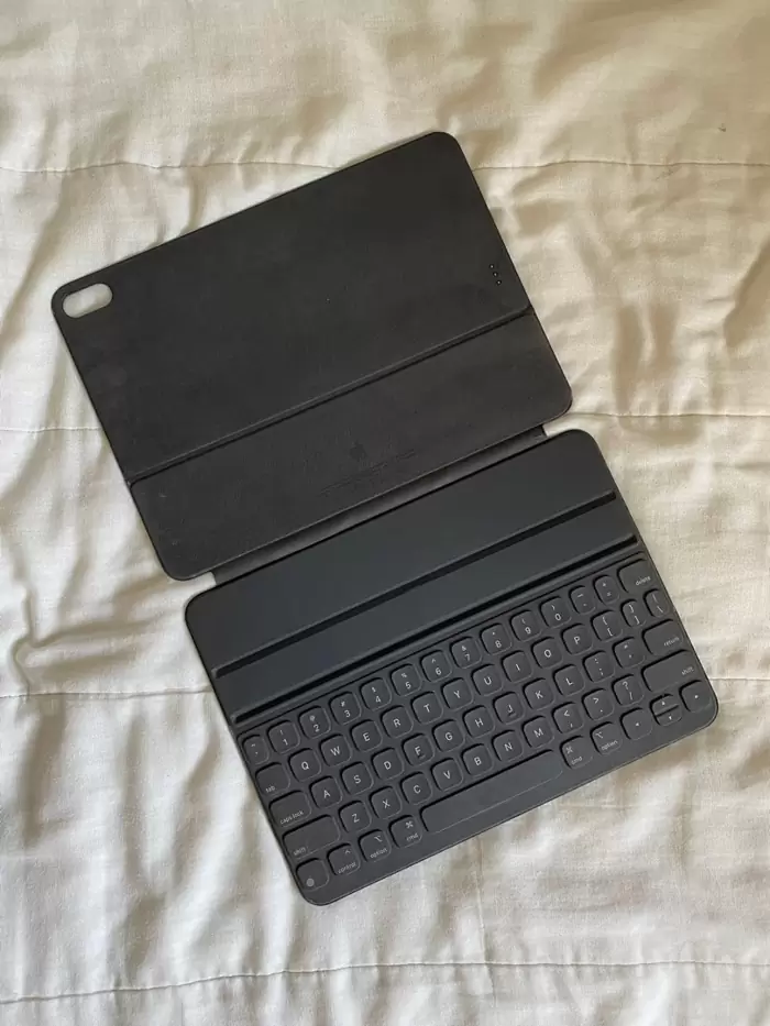 PHP 3,500 Smart Keyboard Folio for iPad on