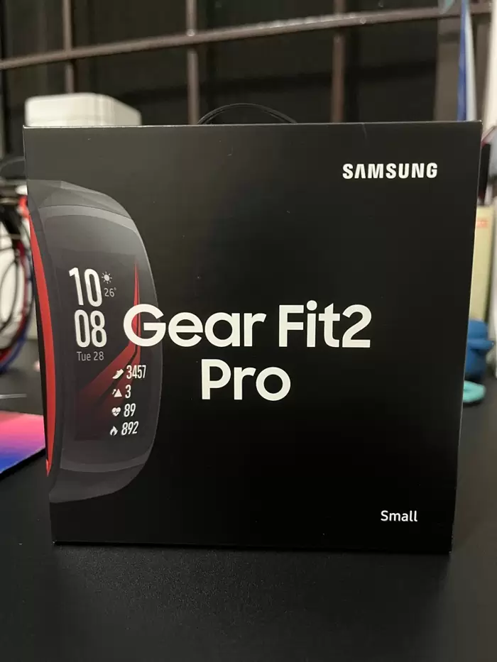 PHP 3,500 Samsung gear fit 2 pro on